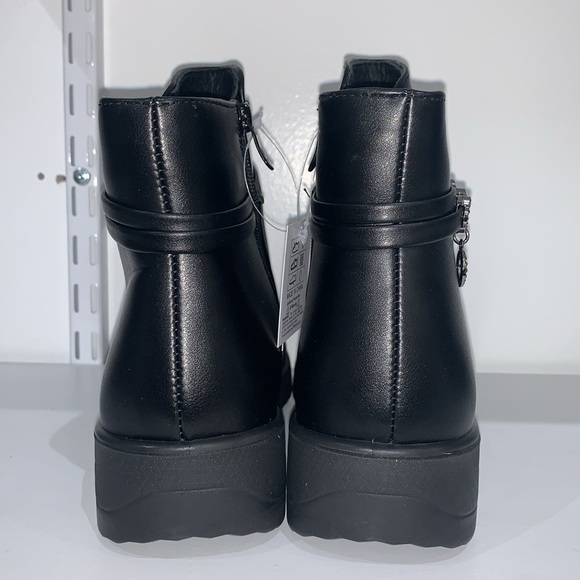 3 CLOVER BLACK BOOTS - Picture 8 of 10